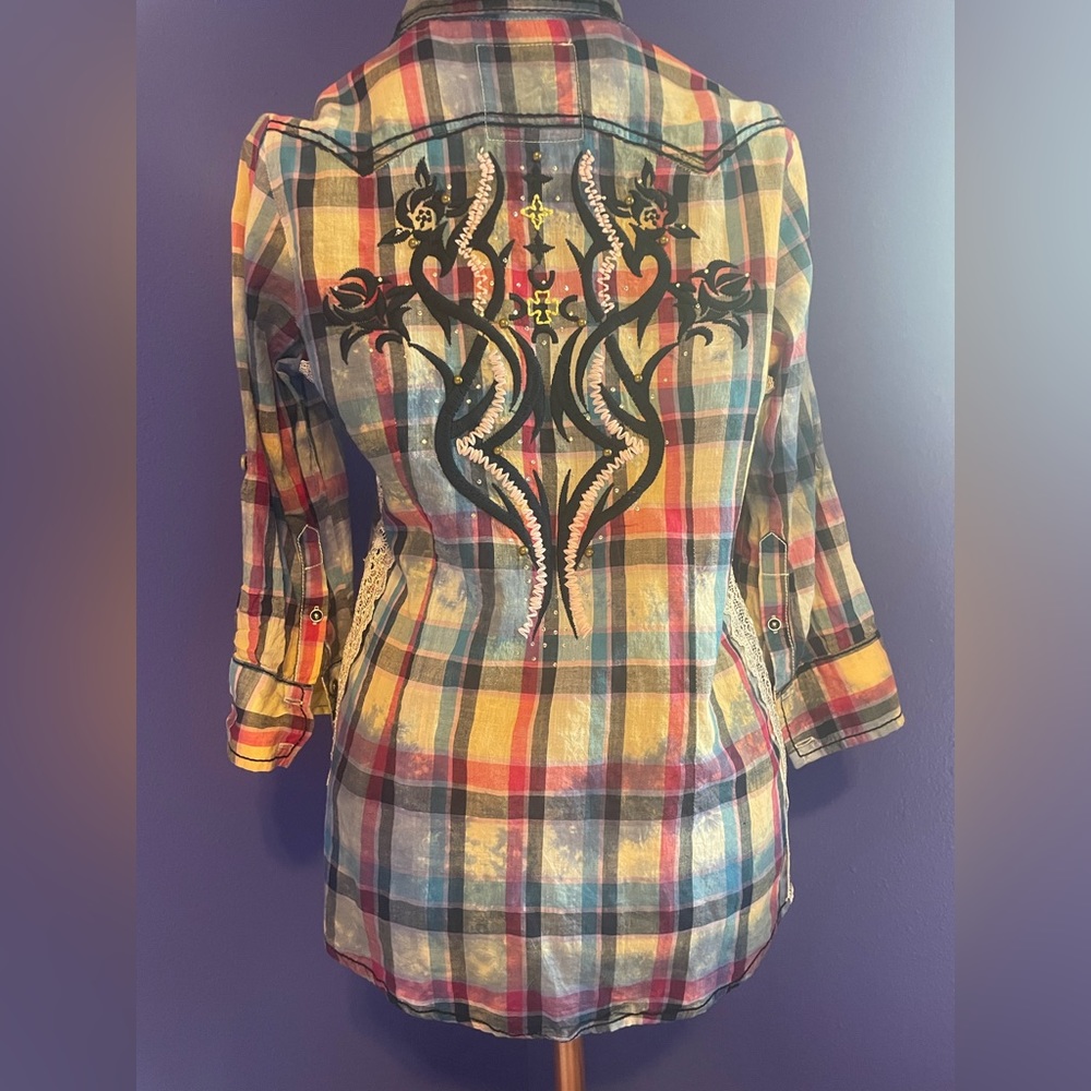Roar 3/4 sleeves button down, distressed plaid w/ lace. Size medium.